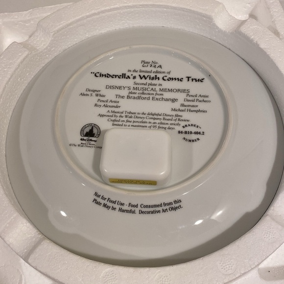 Disney Cinderella Collectible Music Plate - Picture 5 of 7